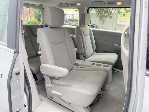 Used 2014 Nissan Quest S FWD image 19