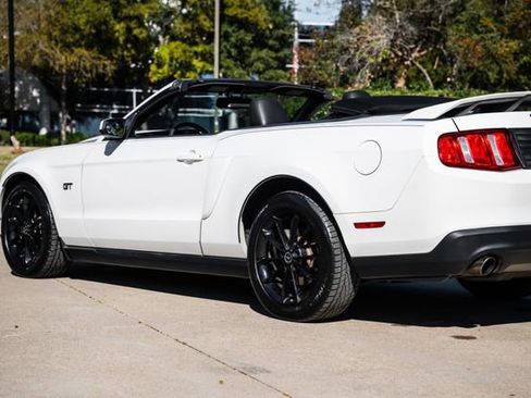 Used 2010 Ford Mustang GT Premium image 40