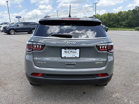 Used 2024 Jeep Compass Latitude AWD/4WD image 4