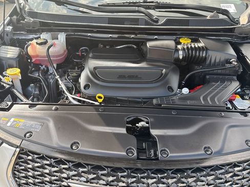 Used 2024 Chrysler Pacifica Limited image 25