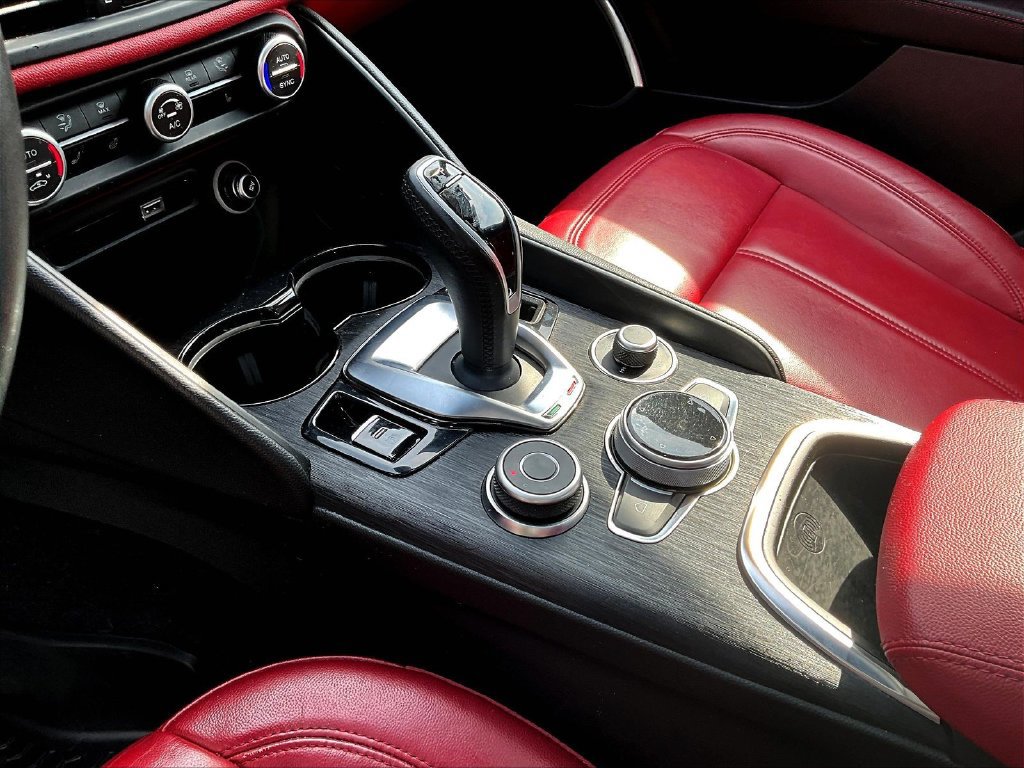 Used 2020 Alfa Romeo Giulia AWD w/ Cold Weather Package image 19