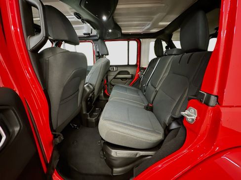 Used 2025 Jeep Wrangler Unlimited Sahara AWD/4WD image 28