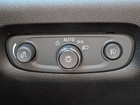 Used 2019 Chevrolet Traverse LT AWD/4WD image 38