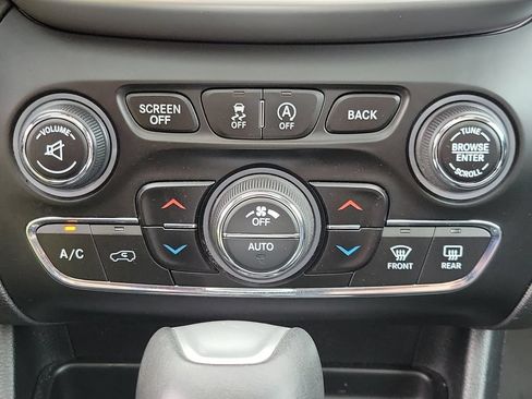 Used 2018 Jeep Cherokee Trailhawk AWD/4WD image 29