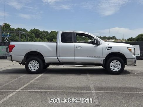 Used 2017 Nissan Titan SV AWD/4WD image 6