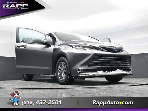 Used 2022 Toyota Sienna XLE image 35