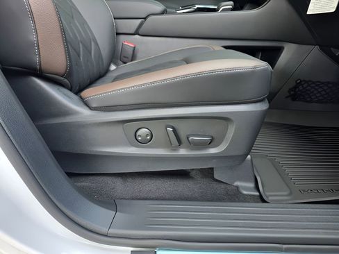 New 2026 Nissan Pathfinder Platinum AWD/4WD image 13