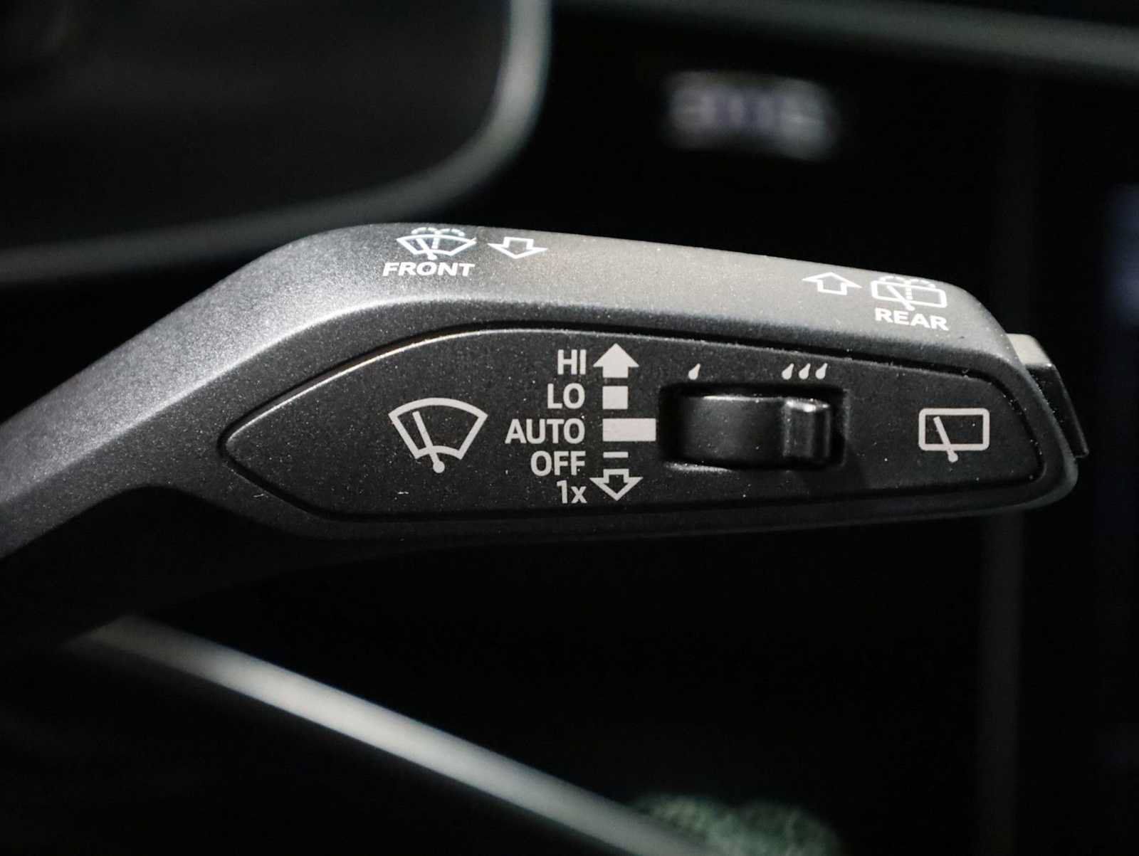 Used 2024 Audi Q8 Premium Plus AWD/4WD image 28