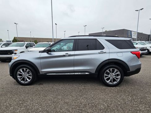 Used 2023 Ford Explorer XLT w/ Equipment Group 202A AWD/4WD image 7