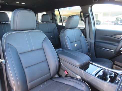 New 2026 Chevrolet Traverse High Country image 9