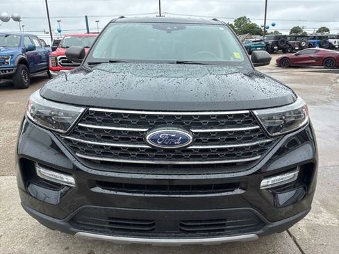 Used 2023 Ford Explorer XLT w/ Equipment Group 202A AWD/4WD image 2