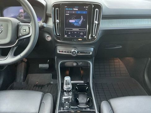 Used 2024 Volvo XC40 B5 Plus image 12