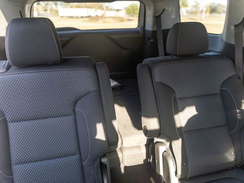 Used 2021 GMC Acadia SLE image 11