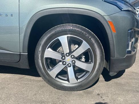 Used 2022 Chevrolet Traverse LT w/ LT Premium Package AWD/4WD image 12