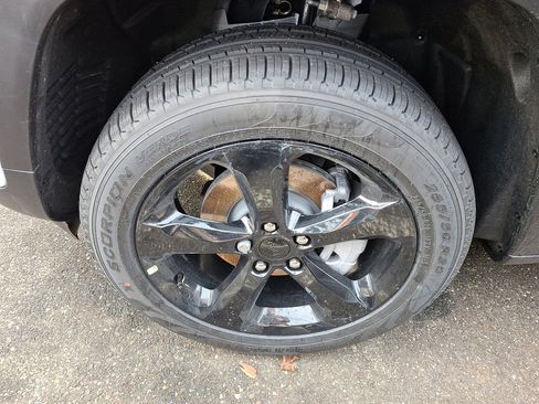 New 2025 Jeep Grand Cherokee Limited image 4