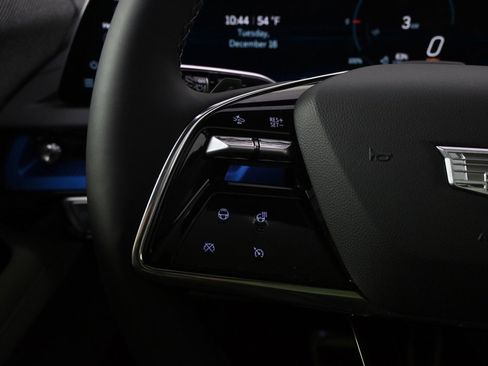 New 2026 Cadillac Optiq Luxury 2 image 35