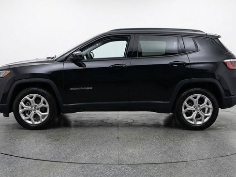 Used 2025 Jeep Compass Latitude AWD/4WD image 5