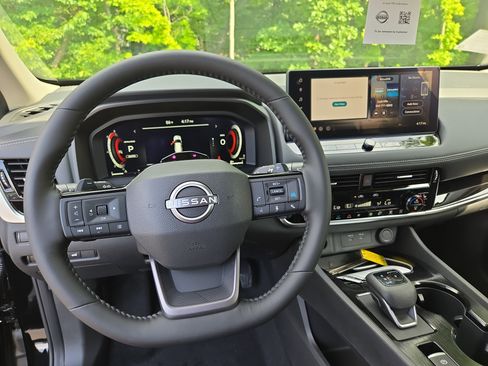 New 2025 Nissan Rogue SL w/ Tech Package image 12