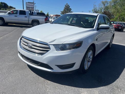 Used 2017 Ford Taurus SEL image 3