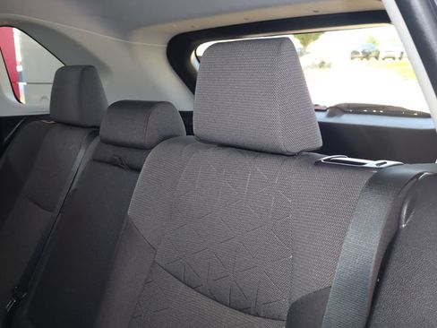 Used 2021 Toyota RAV4 XLE AWD/4WD image 32