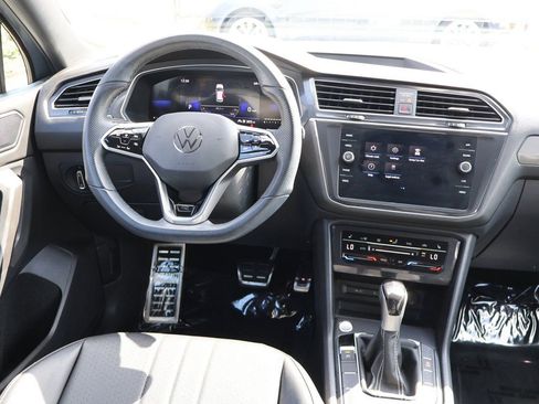 Used 2023 Volkswagen Tiguan SE R-Line image 40