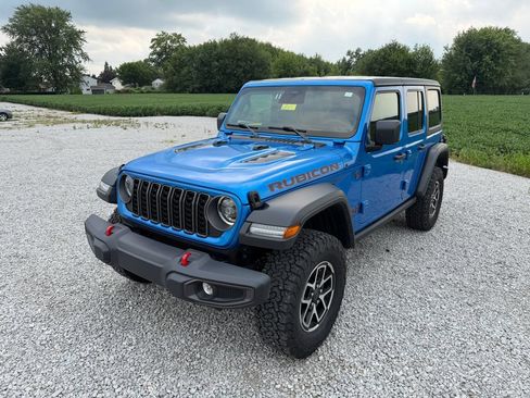 Used 2025 Jeep Wrangler Unlimited Rubicon w/ Convenience Group AWD/4WD image 25