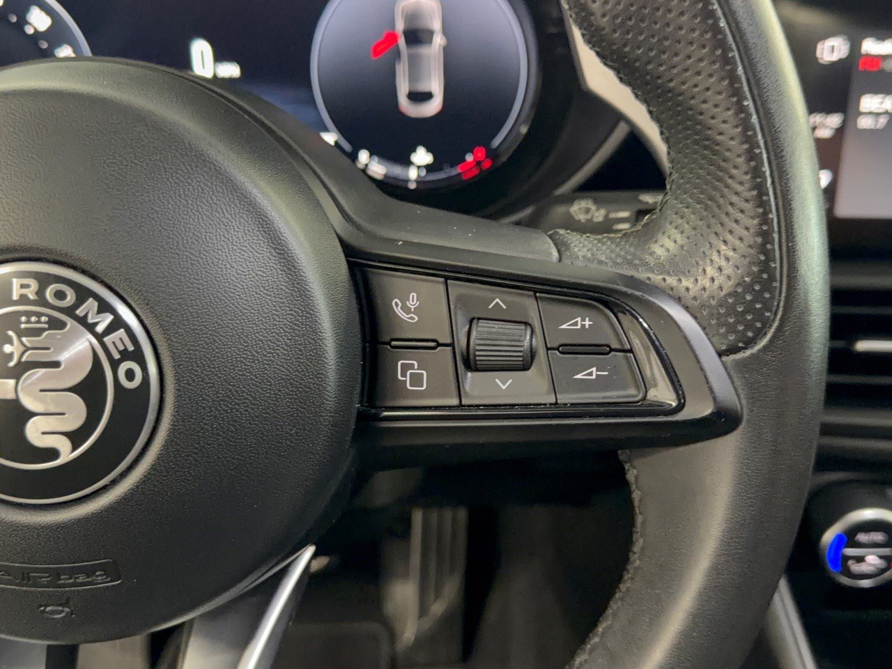 Used 2024 Alfa Romeo Giulia Veloce RWD image 19