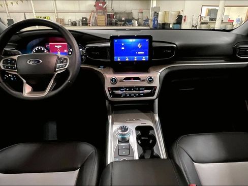 Certified 2024 Ford Explorer XLT w/ Equipment Group 202A AWD/4WD image 14