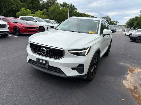 Used 2025 Volvo XC40 B5 Core AWD/4WD image 7