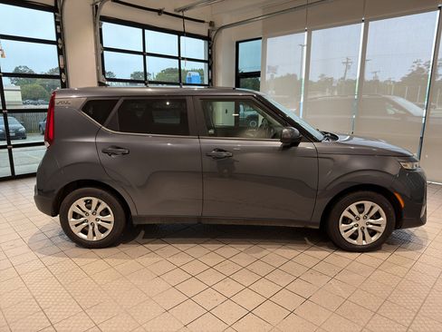 Used 2022 Kia Soul LX FWD image 6