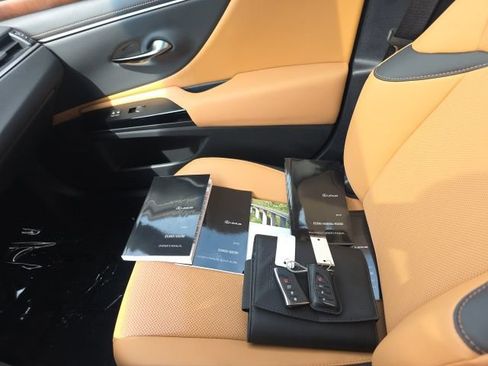 Used 2025 Lexus ES 350 w/ Premium Package FWD image 30