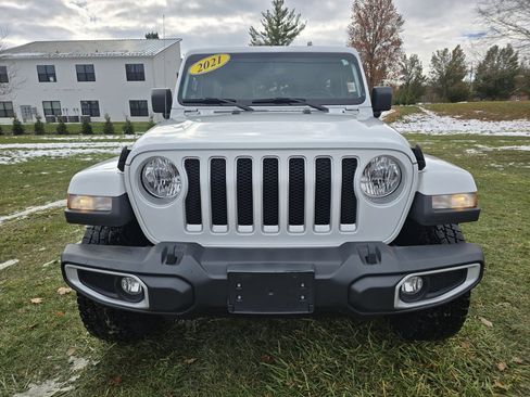 Used 2021 Jeep Wrangler Unlimited Sahara w/ Uconnect 4C Nav & Sound Group image 2