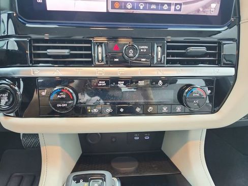 New 2026 Nissan Pathfinder SL FWD image 28
