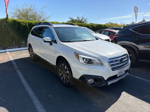 Used 2016 Subaru Outback 2.5i Limited AWD/4WD image 2