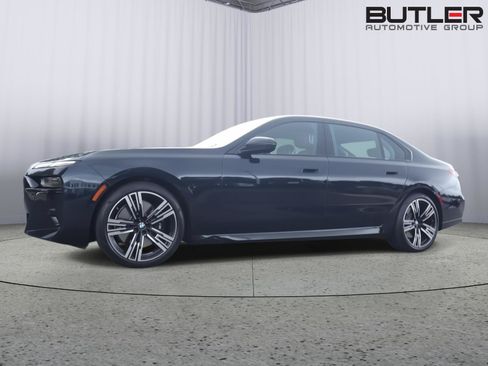 Used 2023 BMW 740i RWD image 1