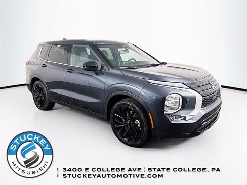 Used 2024 Mitsubishi Outlander SE Black Edition AWD/4WD image 1