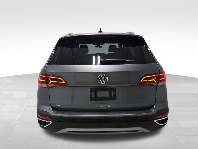 Used 2023 Volkswagen Taos SE w/ Panoramic Sunroof Package FWD image 7