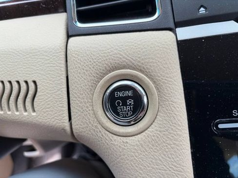 Used 2018 Ford Taurus Limited FWD image 8