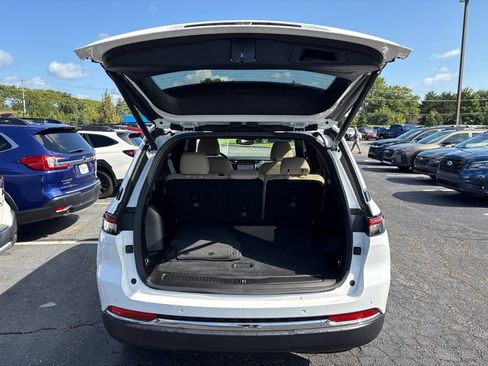 Used 2024 Jeep Grand Cherokee Limited RWD image 8