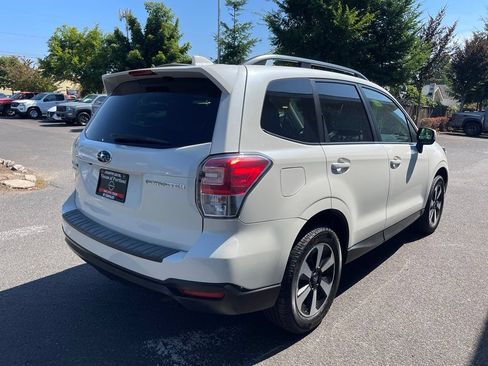 Used 2018 Subaru Forester 2.5i Premium AWD/4WD image 6