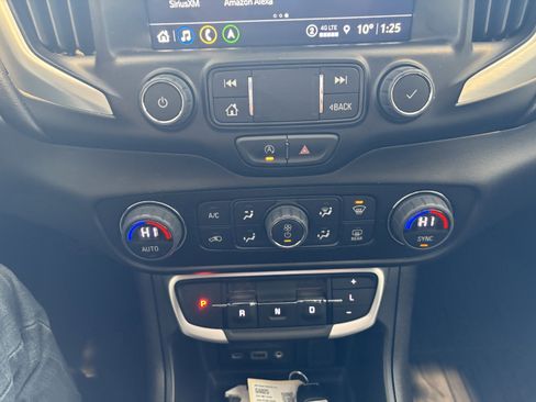 Used 2024 GMC Terrain SLT w/ Infotainment Package II image 17