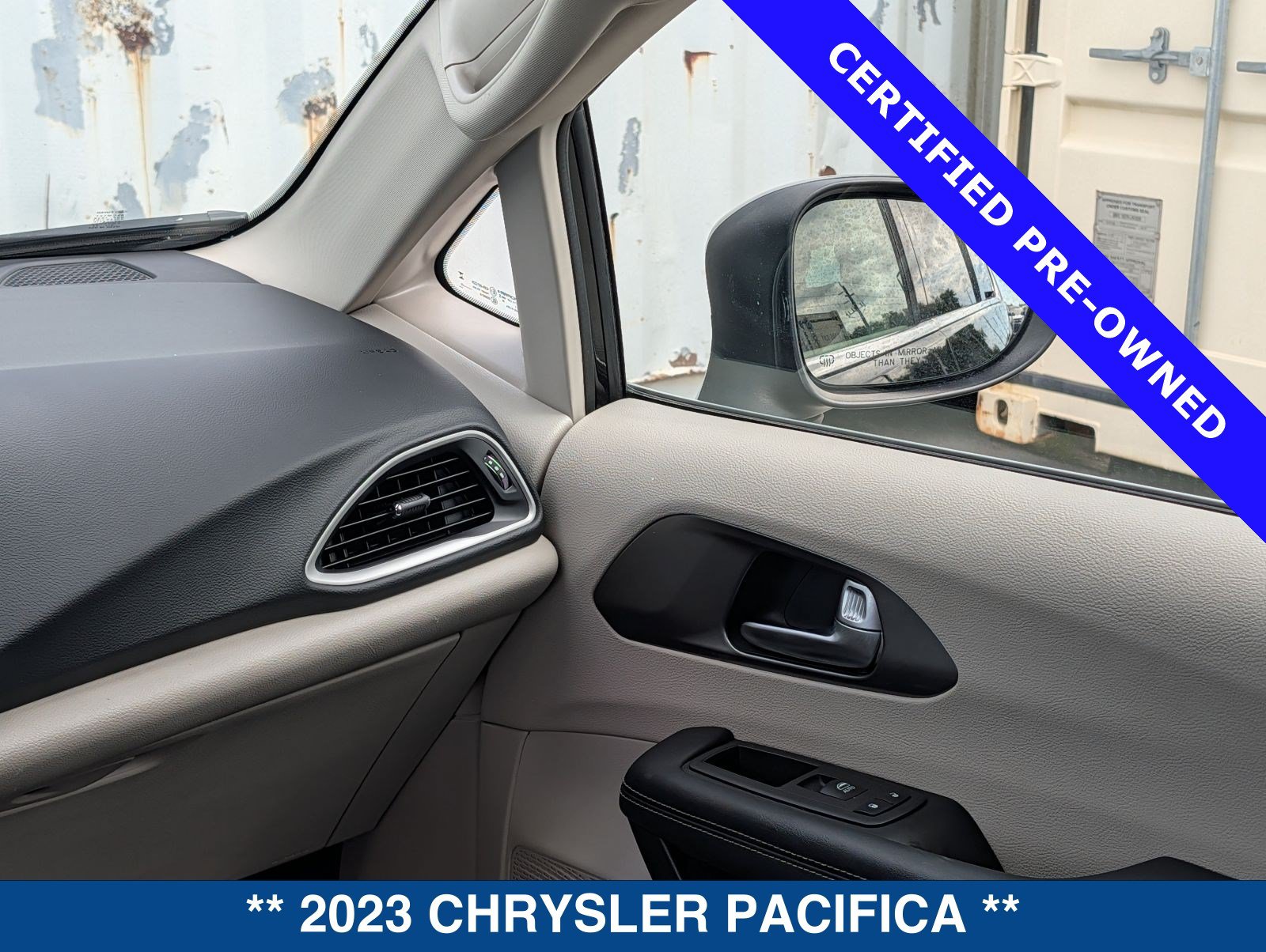 Used 2023 Chrysler Pacifica Touring-L FWD image 20