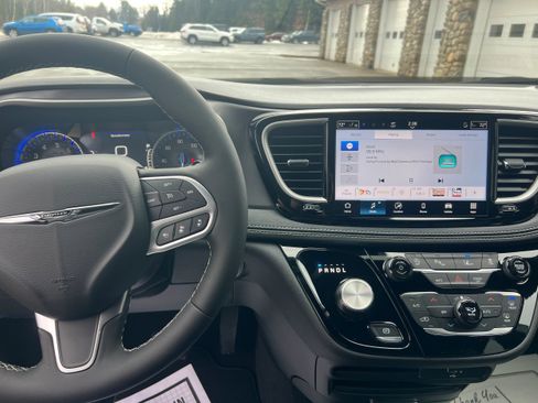 New 2026 Chrysler Pacifica Select image 14