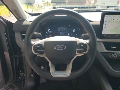 Used 2025 Ford Explorer Active RWD image 27
