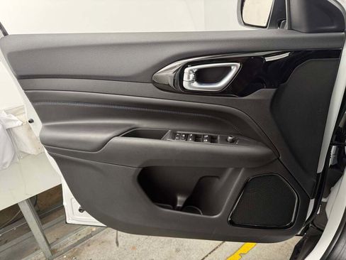 New 2026 Jeep Compass Latitude image 26