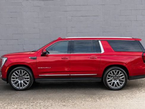 Used 2025 GMC Yukon XL Denali Ultimate AWD/4WD image 4