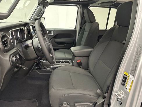 Used 2023 Jeep Gladiator Sport image 8