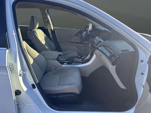 Used 2017 Honda Accord LX image 24