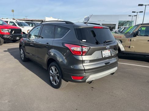 Used 2018 Ford Escape SE image 5