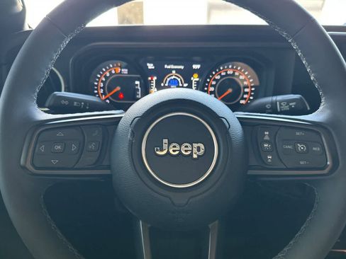 Used 2025 Jeep Gladiator Sport AWD/4WD image 25